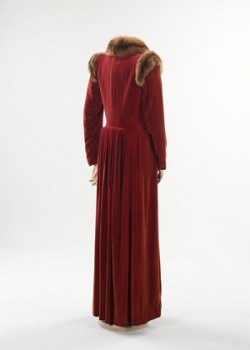 Elsa Schiaparelli, Coat, Evening 1931-1932. The Metropolitan Museum of Art. Image © The Metropolitan Museum of Art